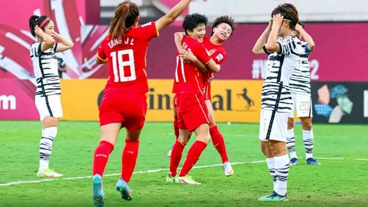 聚勒|玫瑰绽放！中国女足3-2夺冠全民热议！水指导关键换人成神来之笔