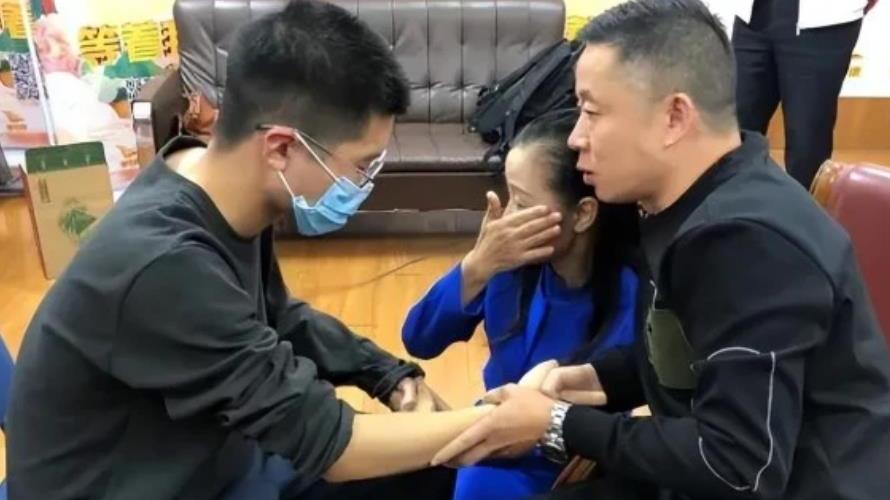 |孙海洋直播时有人喊国滨，孙爸霸气回怼，被赞脑子聪明说话有分寸