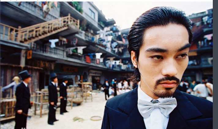 陈国坤|陈国坤：因酷似李小龙被星爷发掘，签约8年只拍2部戏，却不忘恩情