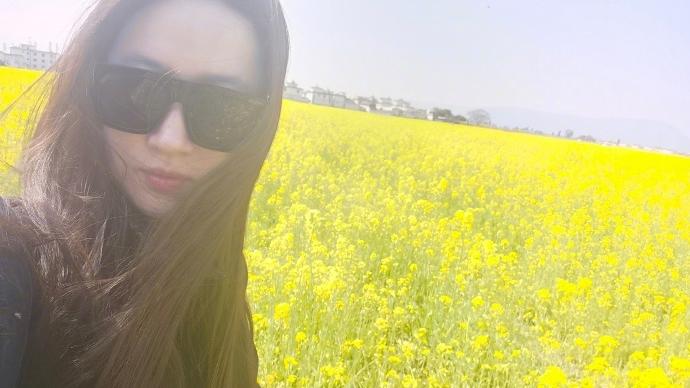 刘亦菲|刘亦菲分享自拍美照 戴墨镜悠闲惬意状态佳