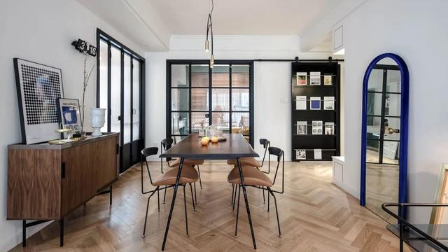 她家装修不奢华，却处处流露着高级感，光一个客厅就把我迷住了！