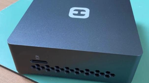 英特尔|迷你小电脑随身携带，高配置运行流畅娱乐办公两不误