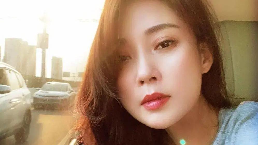 佟丽娅|女人30岁是道坎？演员殷桃和朱珠，帮你打破这条定律