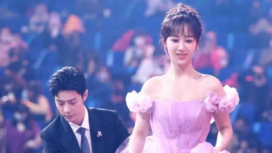 鹿晗|被再唱衰杨紫了，带父母赚钱、身家过3亿，她早已为自己铺好了路