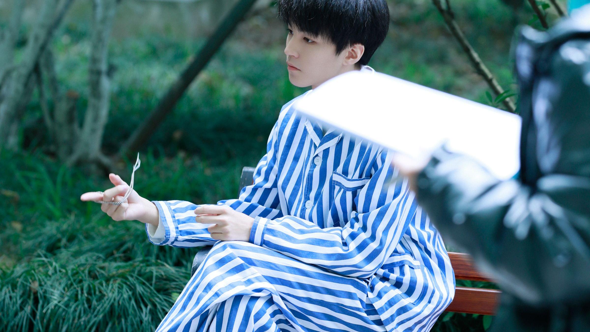 王俊凯|王俊凯《重生之门》粉丝群演repo，原来王俊凯在片场还有这些小动作