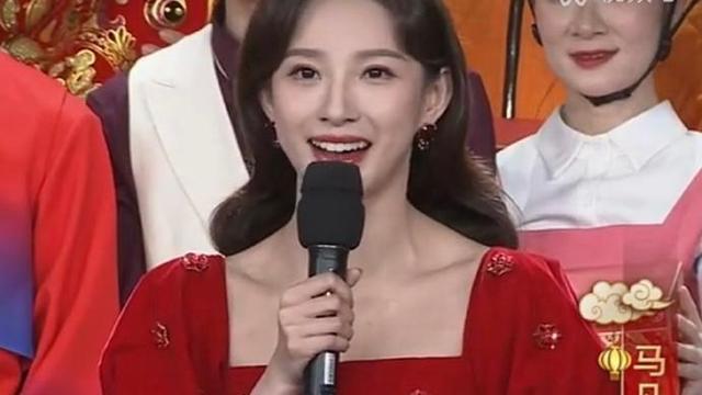 马凡舒|央视春晚主持人又添新成员，马凡舒引关注，气质不输冯琳！