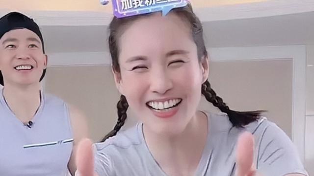 刘畊宏|刘畊宏夫妇被偶遇，直播内外身材差异明显，网友：路透照为他正名