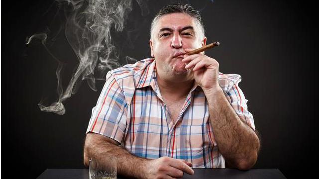 戒烟|长期吸烟的人：身体若有4个异常迹象，要考虑戒烟，不要继续抽了