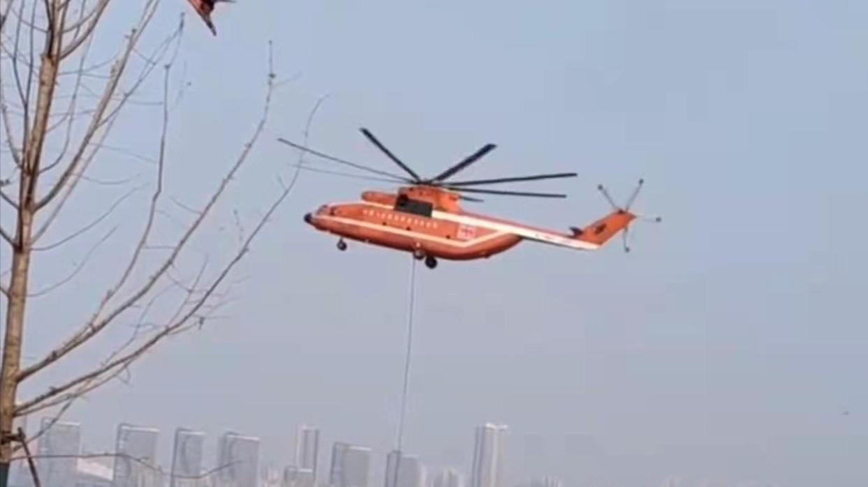 世界最大直升机驰援庐山，米26江西战山火，它和AG600孰优孰劣？