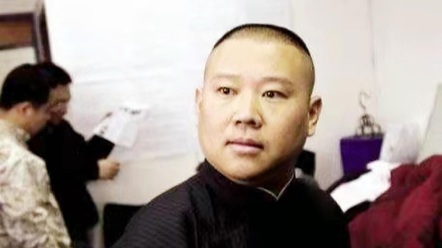 郭德纲|郭德纲：首登春晚只为一人演，现场频受扰，众人替发誓再不上春晚