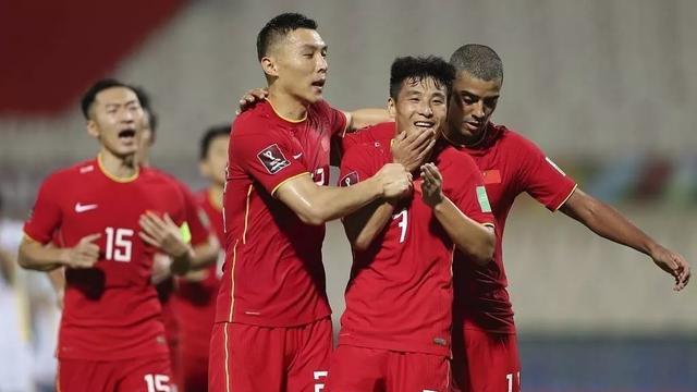 薪水|为什么俱乐部宁愿欠薪、负债，也不愿意把薪水降到200万以下？