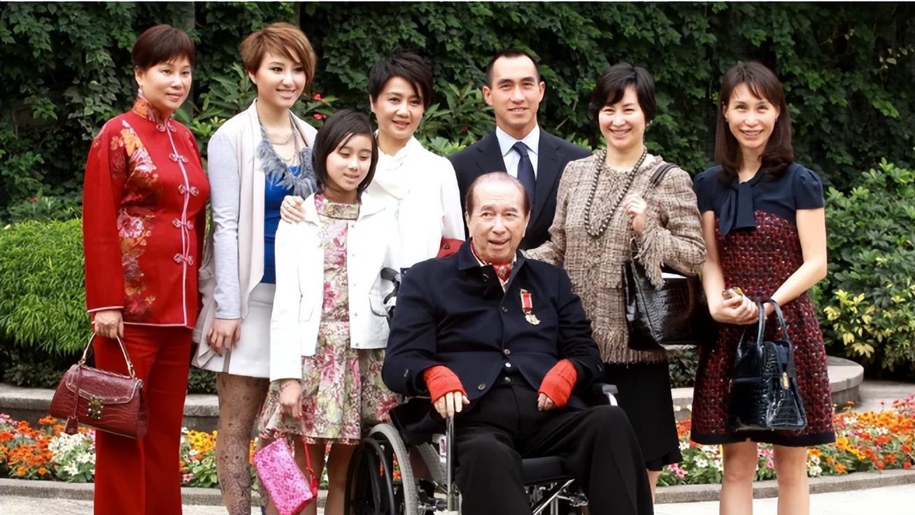 刘亦菲|二太蓝琼缨过世4天才发丧，何鸿燊过世推迟一天发丧，是故意的吗