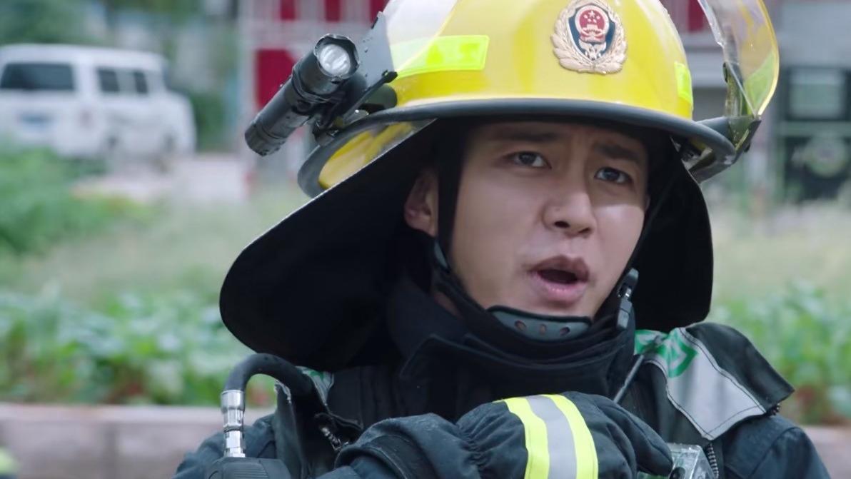 王亚平|开播热度第二，《蓝焰突击》一出手，任嘉伦就抽到了王炸剧本