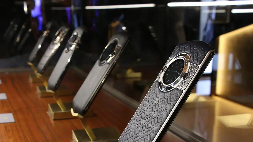 奢华手机|顶级奢华手机直降10000元，20颗钻石镶嵌，入手的时机来了