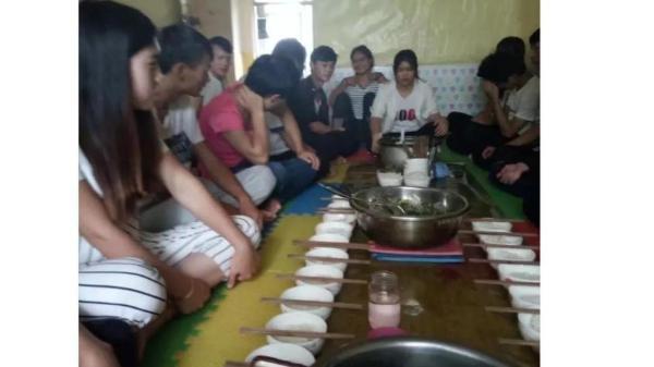 |“进公司第一天，开饭半小时，没人动筷子！”