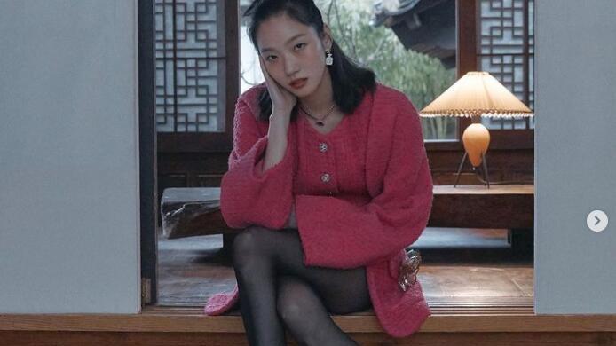 金高银|韩国“第二眼美女”金高银变身香奈儿大使，纤瘦长腿被粉丝狂赞！