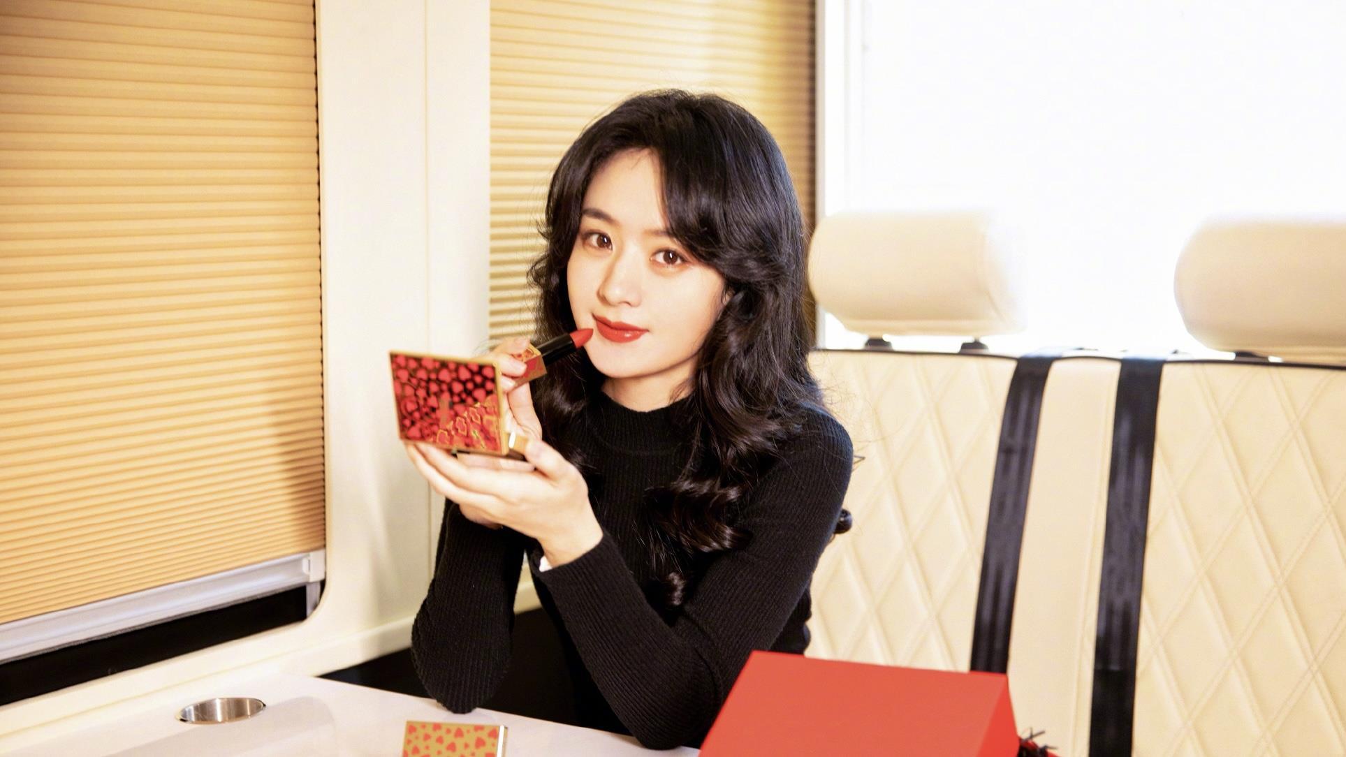 赵丽颖|赵丽颖近距离生图曝光，巴掌脸五官精致立体，各种角度镜头都很美