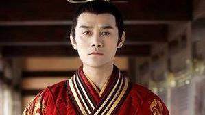 王凯|他是王凯和靳东的恩师，演配角只是兴趣，王凯跪地感激他