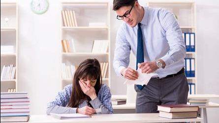 “考不好就别作我的女儿！”你的过度期望，正在毁掉孩子的未来！