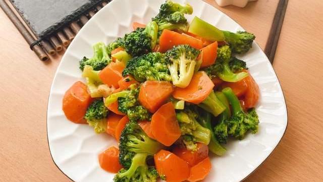 馒头|春节家宴，推荐一道素菜，简单炒一炒，不放肉也香，每回都不够吃