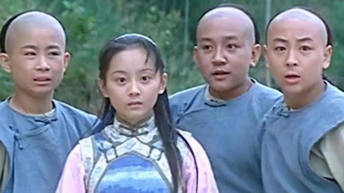 周星驰|“童年女神”叶彤：美貌曾让释小龙痴迷，嫁给黑人后变化太大了