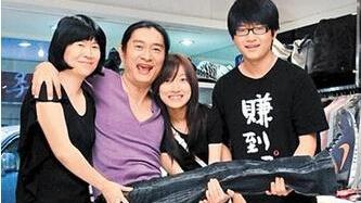 黄安|1992年，妻子吃火锅意外烧伤，黄安有一个念头：再找个年轻漂亮的