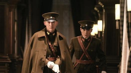 传家|《传家》易钟灵有什么身世秘密？她在易家如履薄冰，更像女管家！