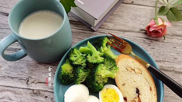 鸡蛋|晒一个人的早餐，饮品主食换着做，10天早餐不重样，光盘不浪费