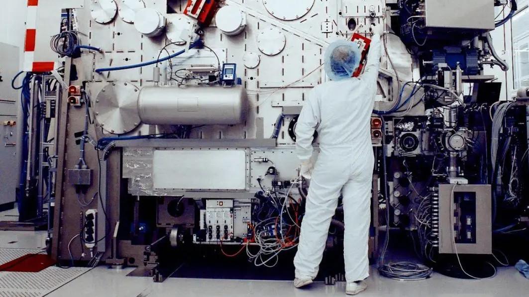 光刻机|是中国养活了ASML，阿斯麦60%的光刻机销售收入来自于中国