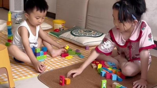 奇奇|田静分享暖心生活，奇奇悦悦俩萌娃抢镜，姚威侧颜显帅气