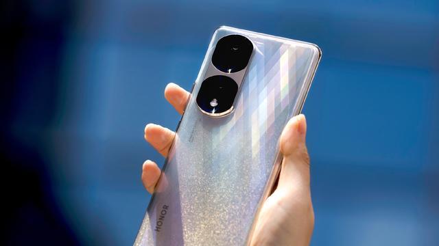 realme|荣耀主动让利，1亿像素旗舰降至2199元，等等党又赢了