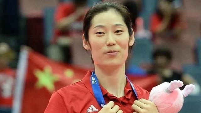 朱婷|人民日报官宣喜讯，排球女神朱婷喜获重大殊荣，恭喜中国女排