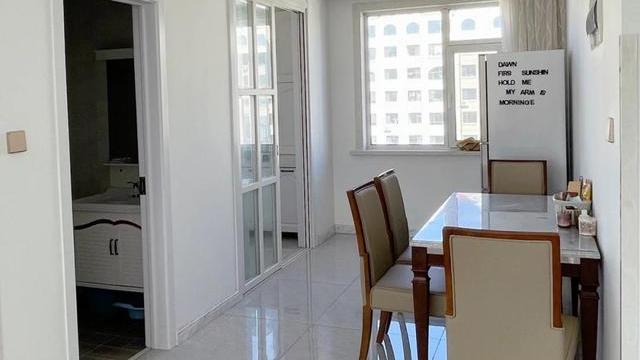 90后夫妇坚持“穷装”，120㎡才花10W，全屋没有一丝俗气，太美了