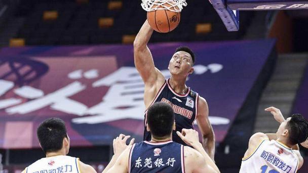 广东男篮|16分钟狂砍50分！杜锋怒喊2暂停没用 广东半场20分惨败