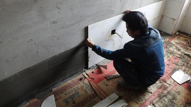 爸妈审美有毒！花35万全屋贴砖，入住问题不断，真想砸掉重装