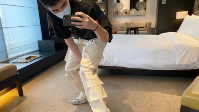 陈飞宇晒出自己的家，爸妈都是一线明星，家里装修却像普通家庭