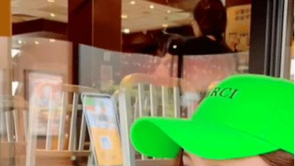 姚笛|姚笛终于反击，发戴绿帽子的视频，并配文嘲讽老公多次出轨！