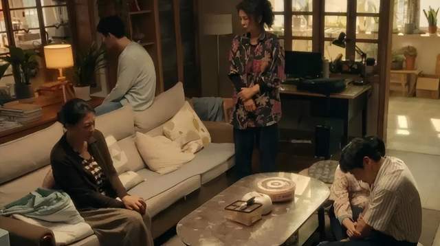 秦昊|伊能静看一集《亲爱的小孩》, 就立马给秦昊任素汐发微信, 原因搞笑