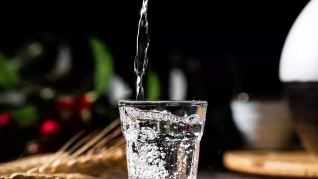 分享8款适合送礼的白酒：价格不高拿得出手，亲戚朋友都喜欢