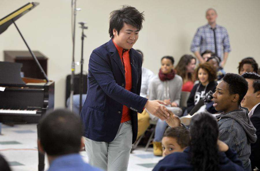 郎朗|郎朗向英国学校捐赠数百台钢琴还免费教学：他们资源贫瘠令我震惊