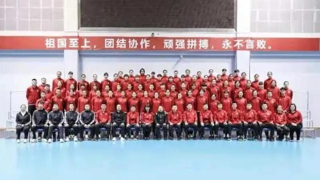女排|大合照来袭！中国女排训练营开练，王媛媛、李盈莹、金烨状态超好