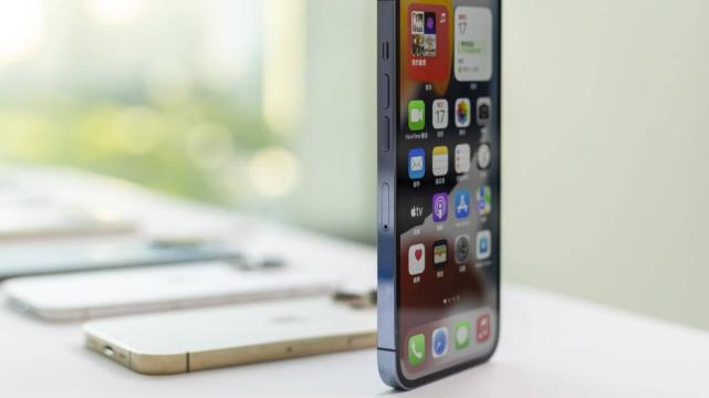 iphone13|iPhone 13连续四个月畅销，稳居国内市场第一，现在价格更亲民！
