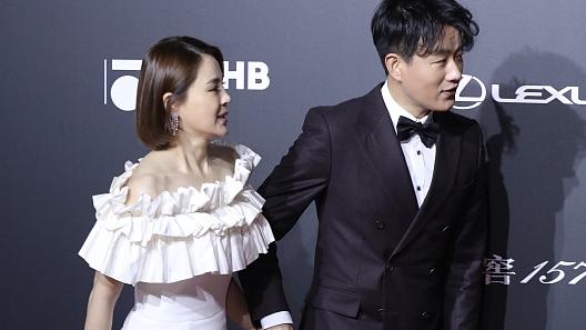 关悦|佟大为真是太有福气了，关悦不仅长得好看身材也挺好，穿白裙真美