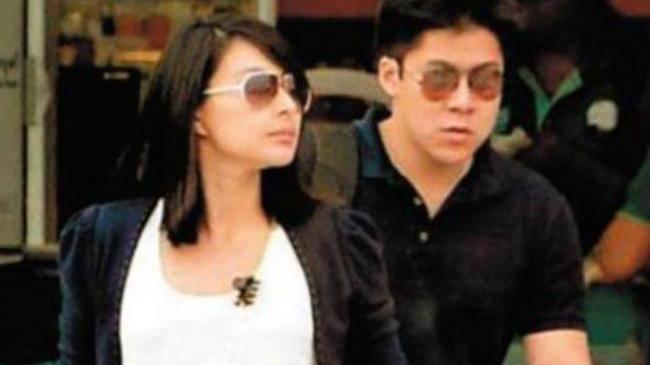 郭晶晶|郭晶晶心疼霍启刚工作忙！陪老公街头做宣传，打扮朴素太接地气