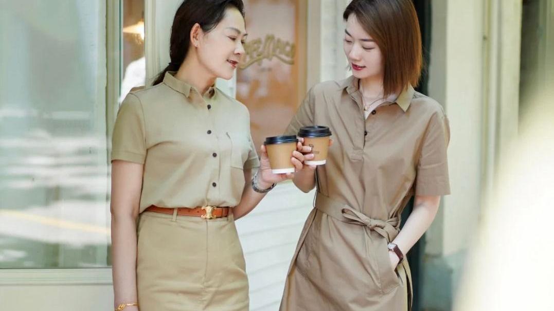 穿衣搭配 这届“妈妈辈博主”真圈粉：发不过肩，裙不上膝，把女儿熬成闺蜜