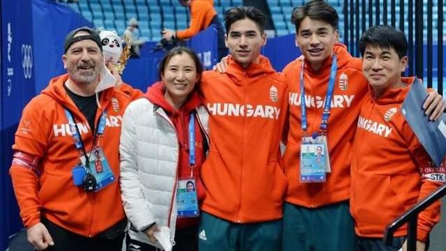 短道速滑|刘少林兄弟回家抱着白人妈妈庆祝金牌！网友却骂他们“滚”！