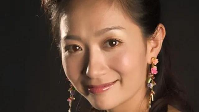 张艺兴|主持人王芳，嫁大15岁丈夫，怀孕8个月还在工作