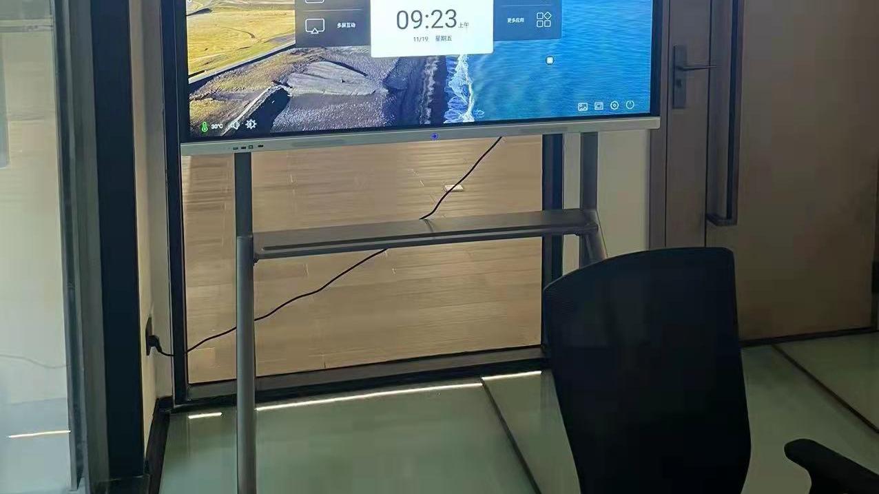 |泉州某公司会议室98寸会议平板安装完成