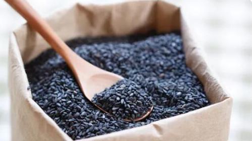 |经常吃黑芝麻，6个好处收入囊中，不知道的人可惜了！