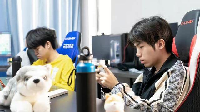 詹姆斯·哈登|瓜主爆料：亚运KPL共20人报名，AG啊泽被退回，eStar和狼队各3人